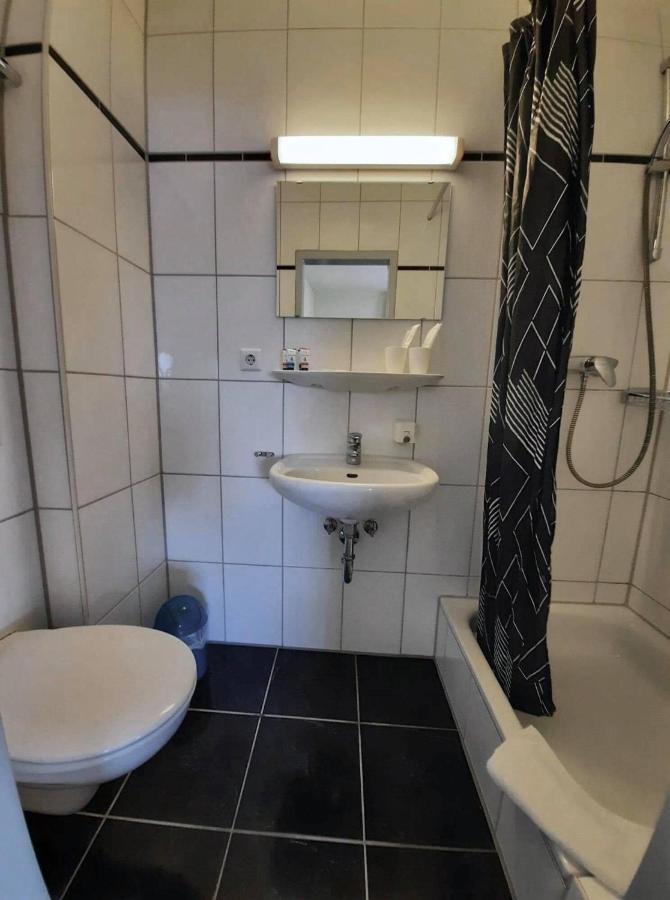 Traube Hotel Oeffingen Фелбах Екстериор снимка